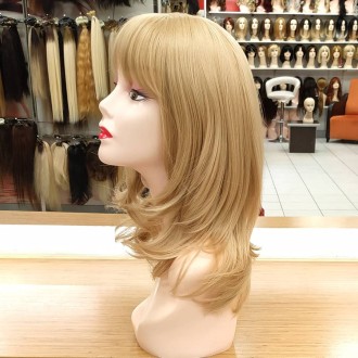 Katlı Kesim Orta Boy Fiber Sentetik Peruk Küllü Sarı